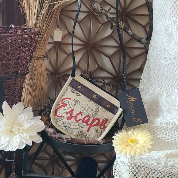 NEW NWT MONA B. ESCAPE ZIP  BAG - Picture 2 of 16